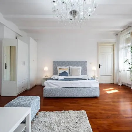 Διαμέρισμα Mozzafiato By The River *