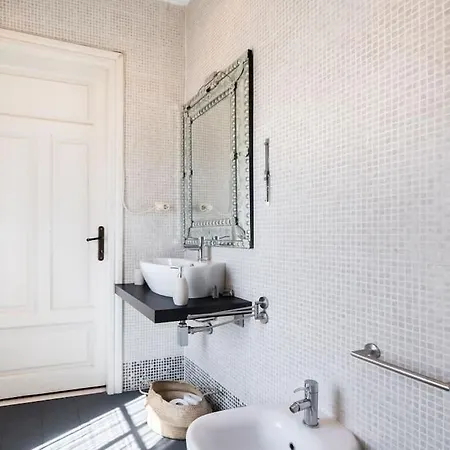 Mozzafiato By The River