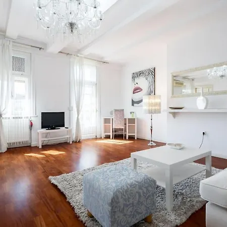 Apartment Mozzafiato By The River