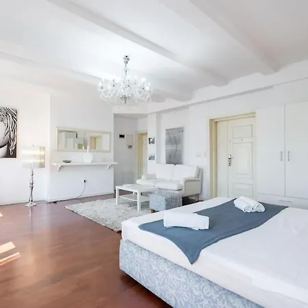 Mozzafiato By The River * בוקרשט