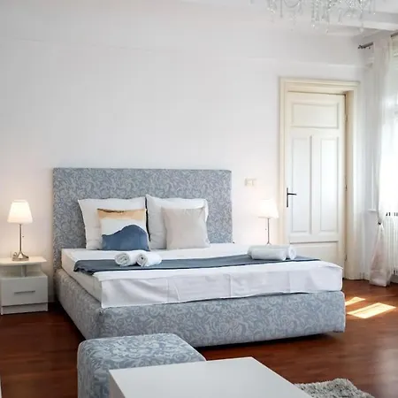 Mozzafiato By The River