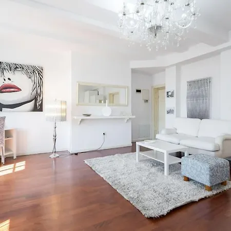 Mozzafiato By The River