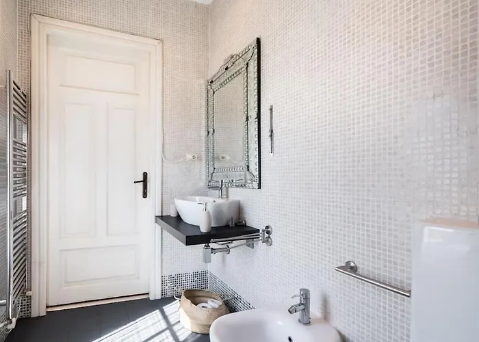 Mozzafiato By The River