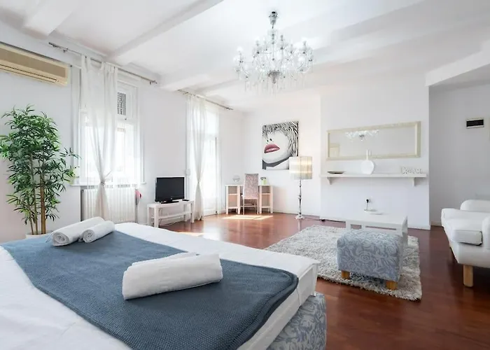 Mozzafiato By The River *