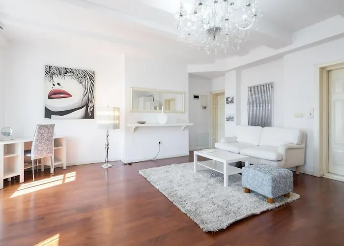 Mozzafiato By The River