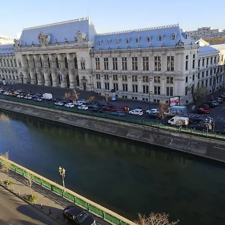 Daire Mozzafiato By The River