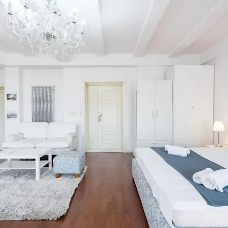 Apartment Mozzafiato By The River Bukarest