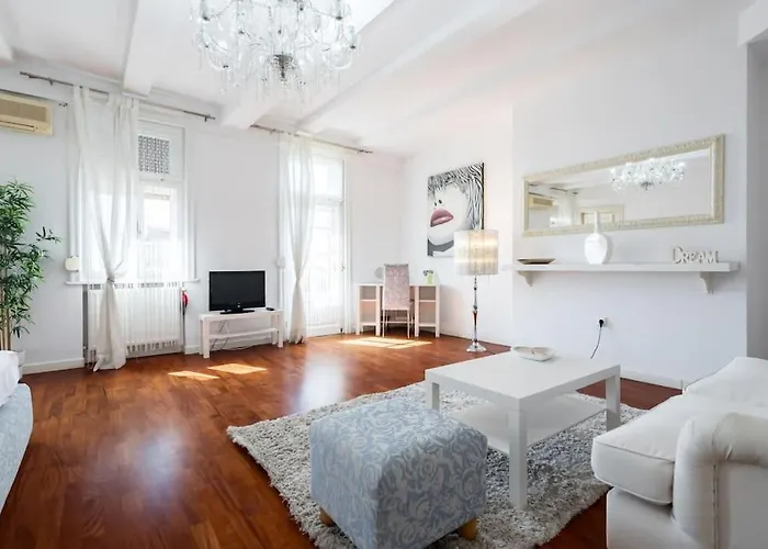 Apartment Mozzafiato By The River