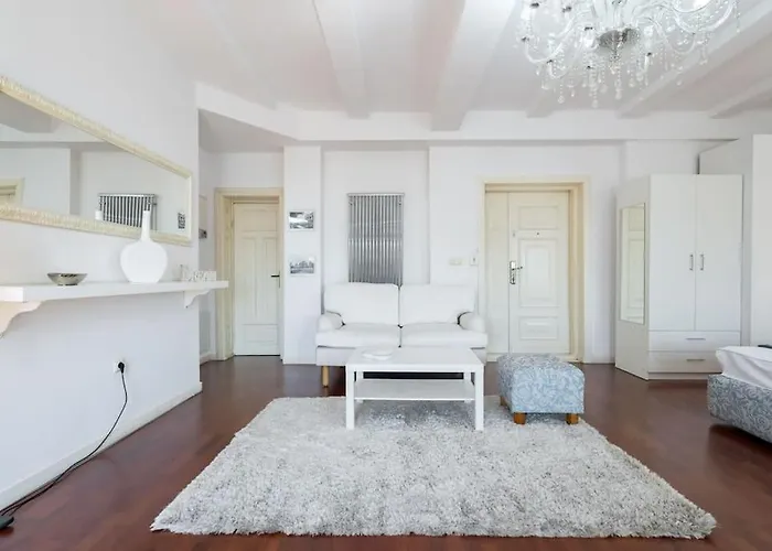 Apartment Mozzafiato By The River *